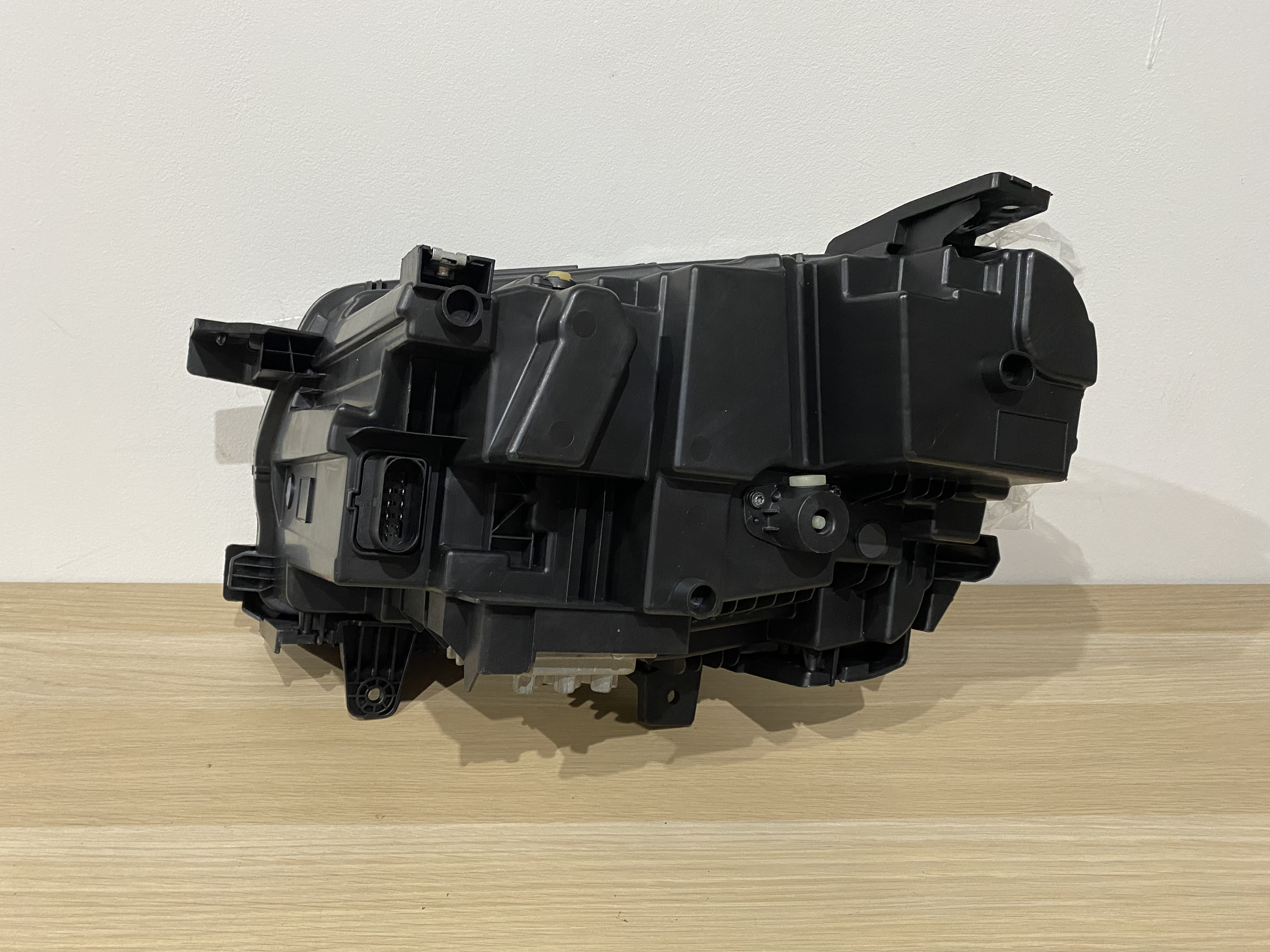 Фара левая Geely Tugella 2019-2023 в интернет магазина 20BAR.