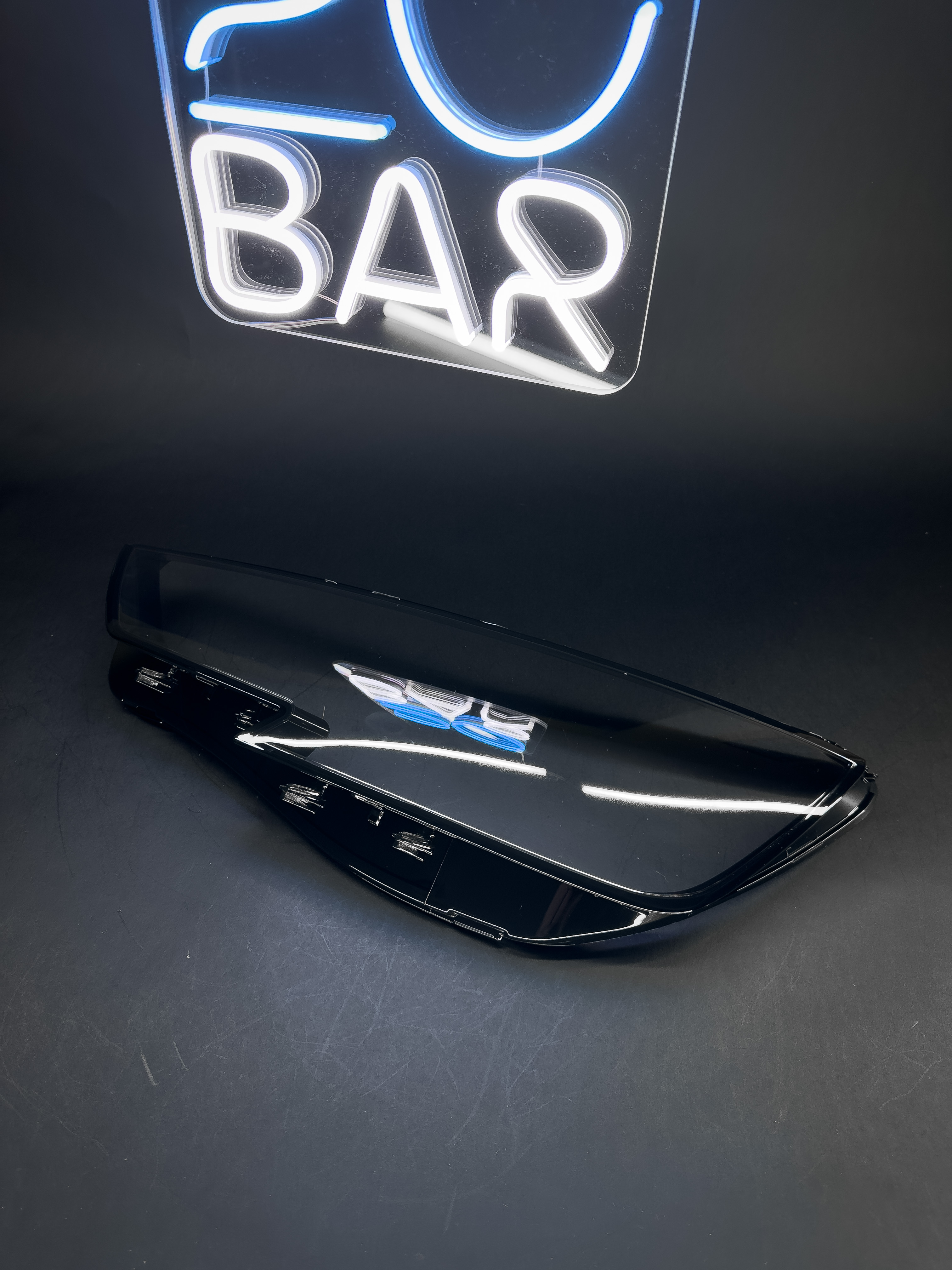 Правое стекло фары для Audi A4B9 дорестайлинг (2015 - 2020) в интернет магазина 20BAR.