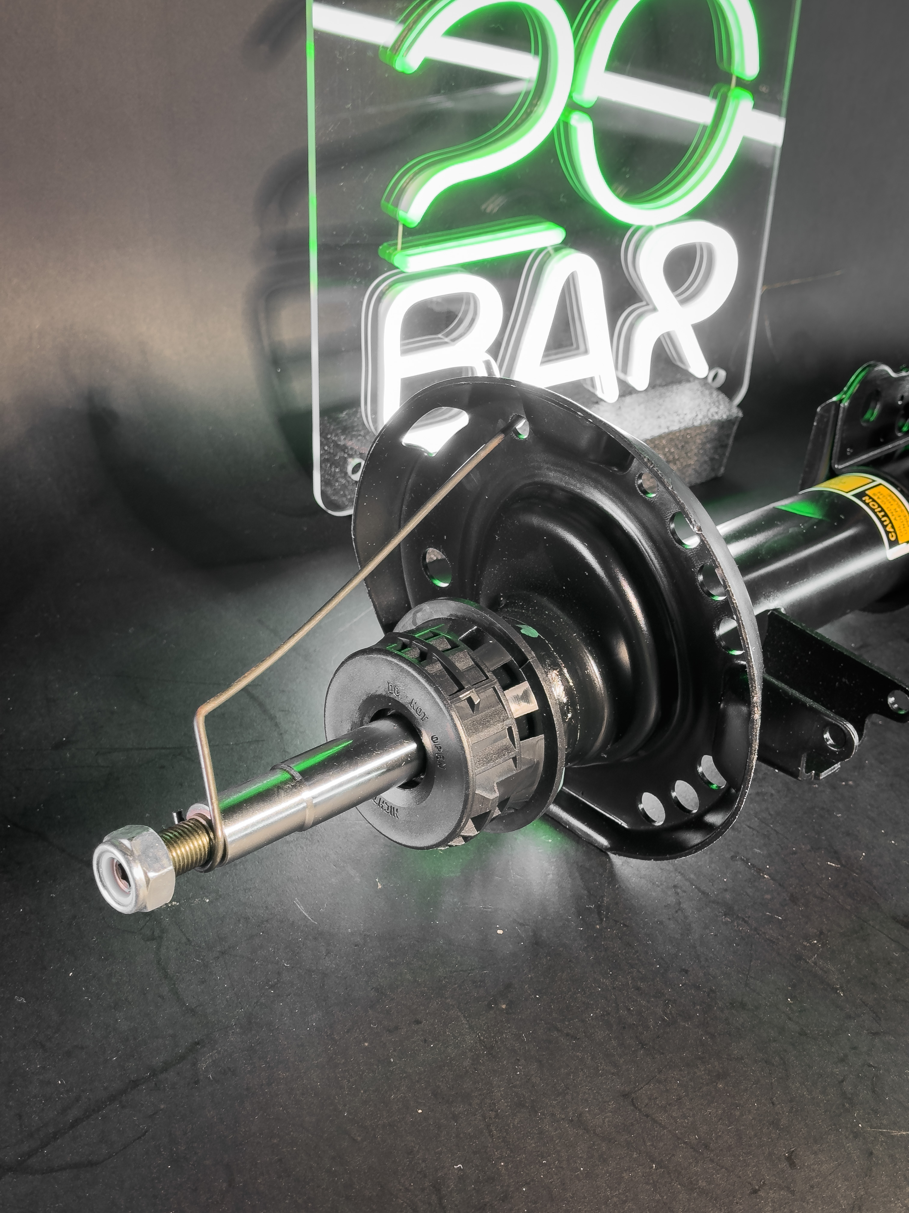 Передний правый амортизатор 20bar для GLA X156 (2013 - 2020) в интернет магазина 20BAR.