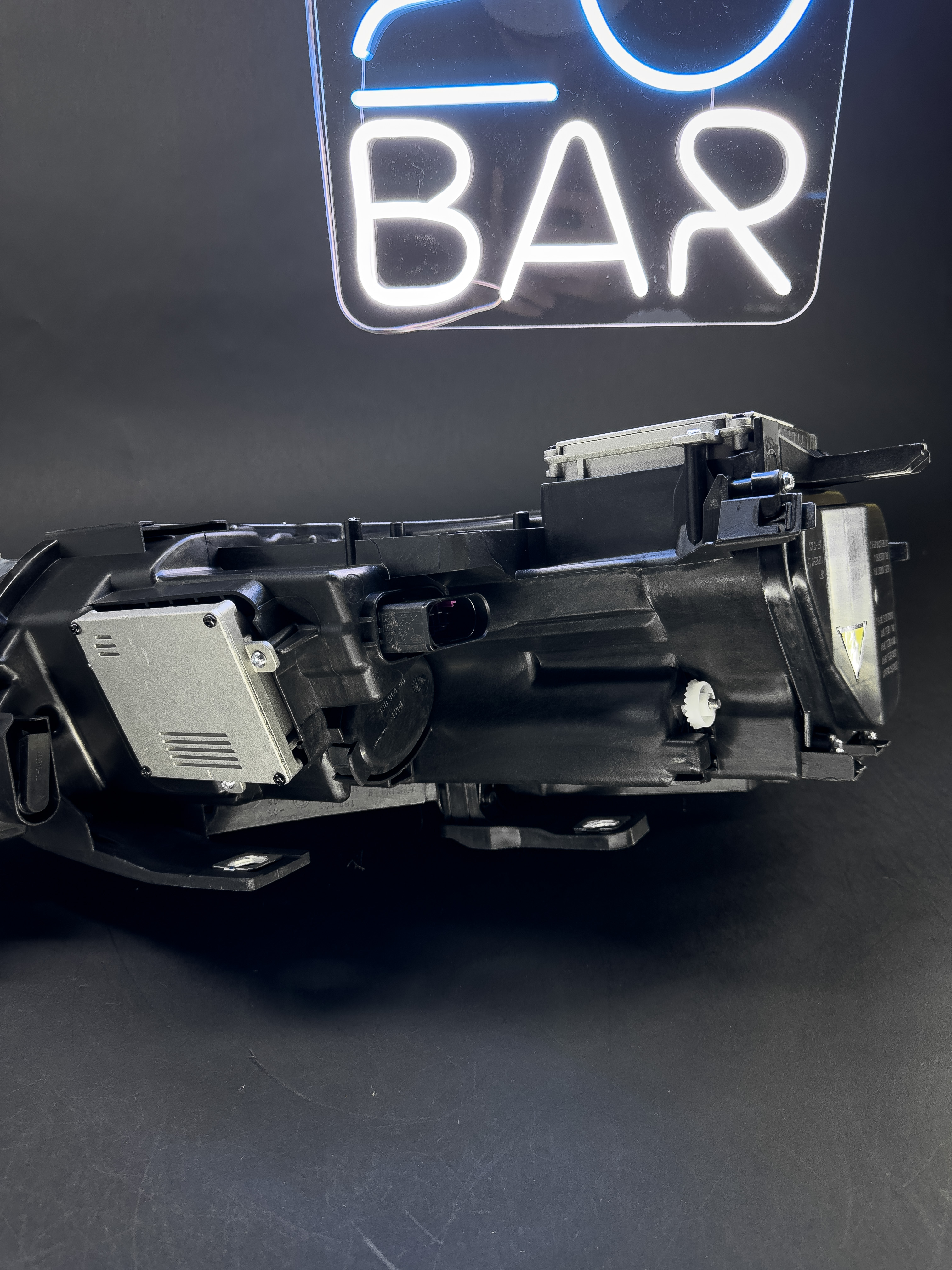 Правая фара для Audi Q3 8U дорестайлинг (2010 - 2015) в интернет магазина 20BAR.