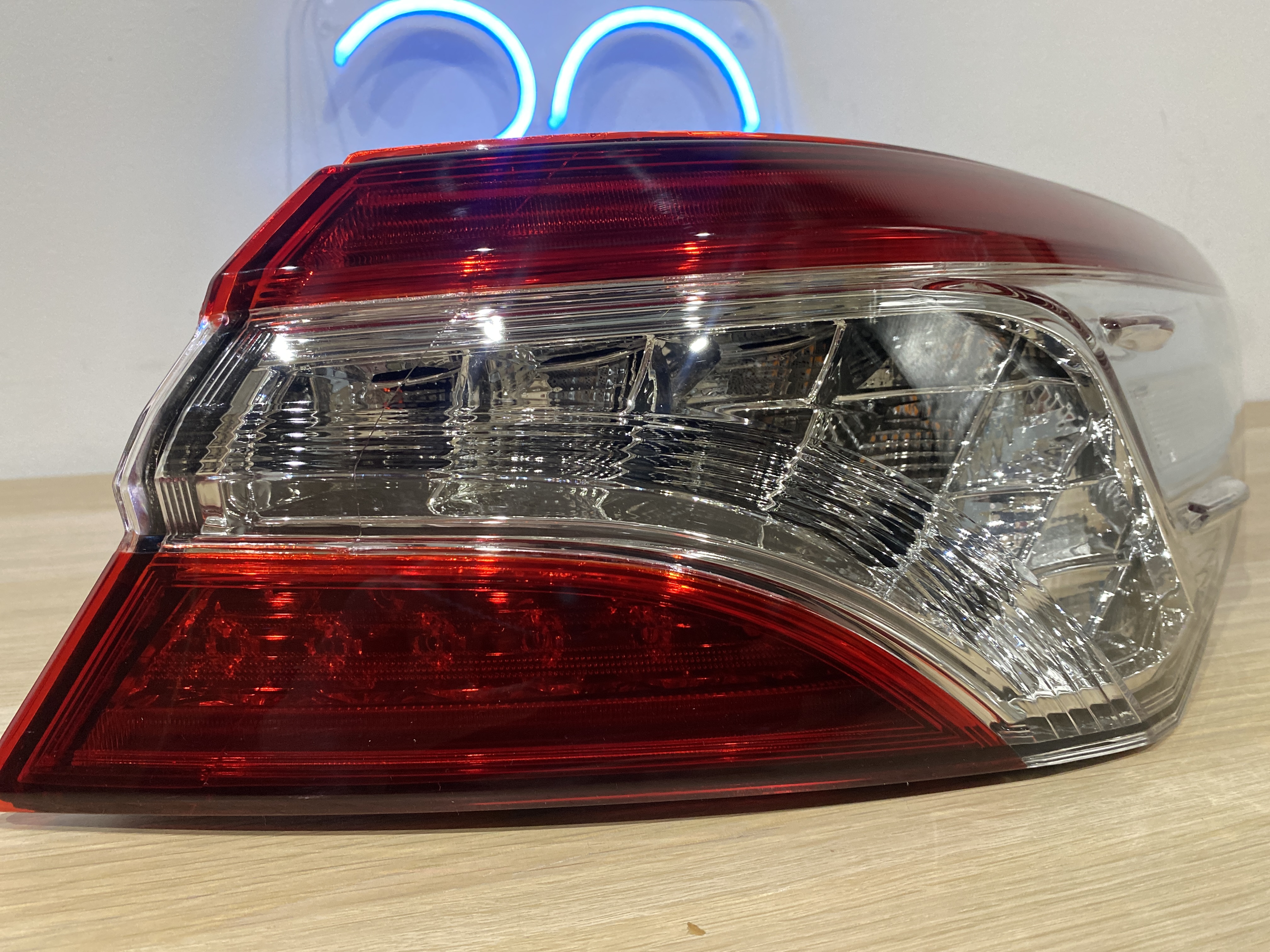 Задний левый внешний фонарь для Toyota Camry XV70 дорестайлинг (2017 - 2021) в интернет магазина 20BAR.
