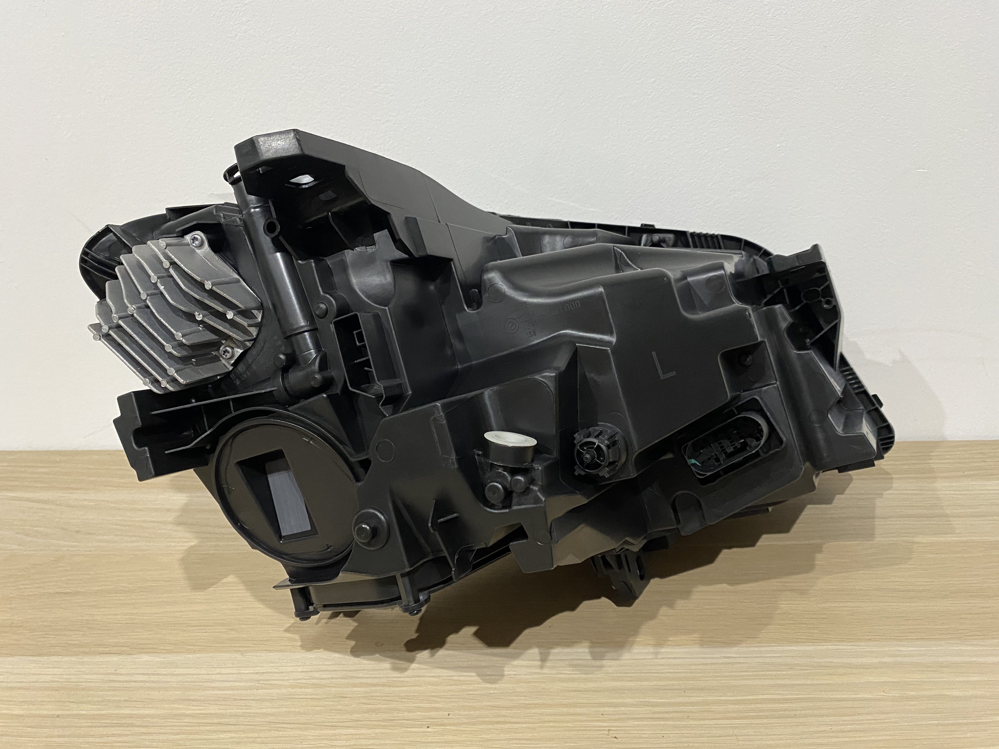 Левая фара LED для GLA X156 рестайлинг (2017 - 2020) в интернет магазина 20BAR.