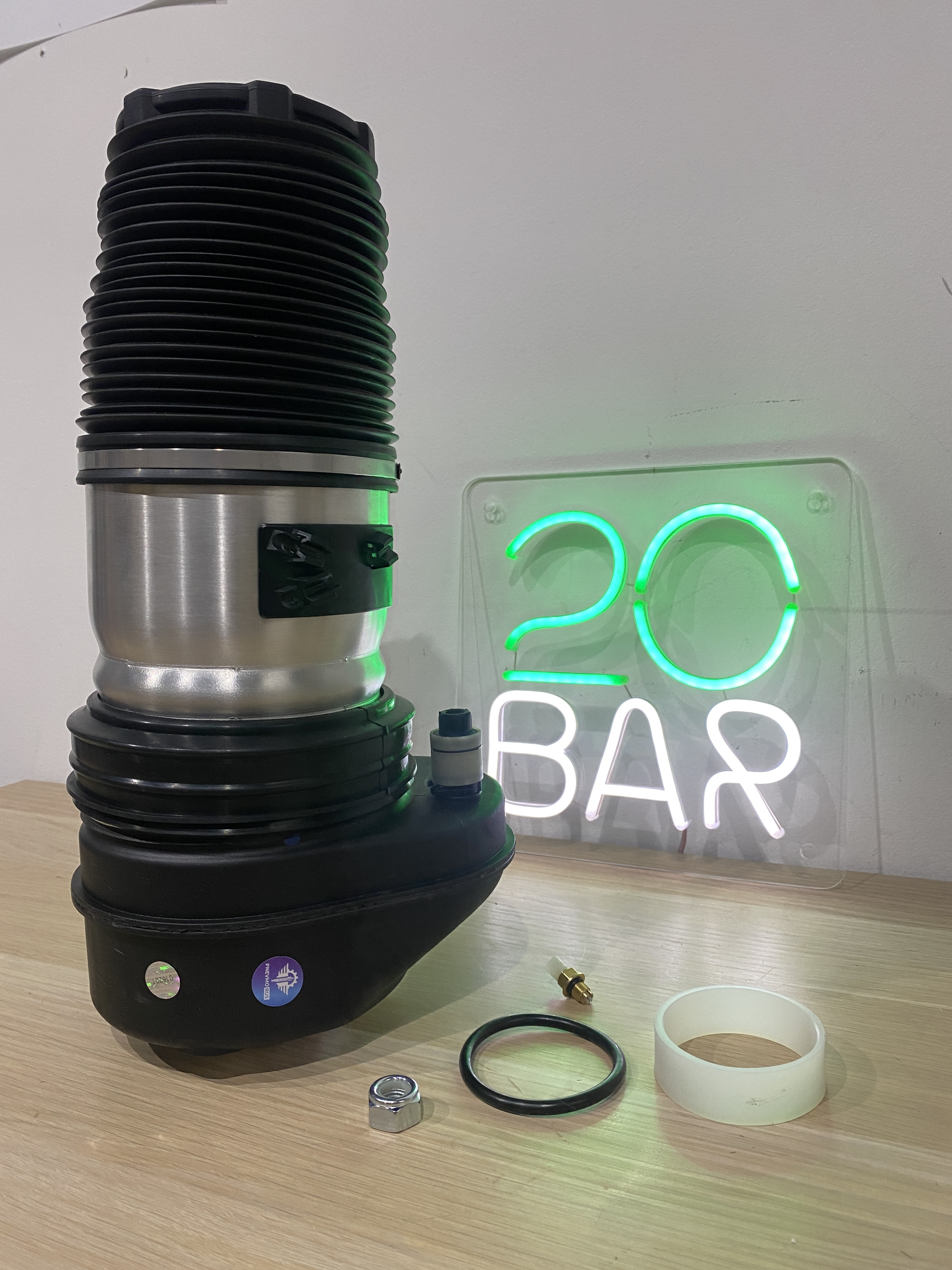 Передний пневмобаллон для BMW X7 G07 в интернет магазина 20BAR.