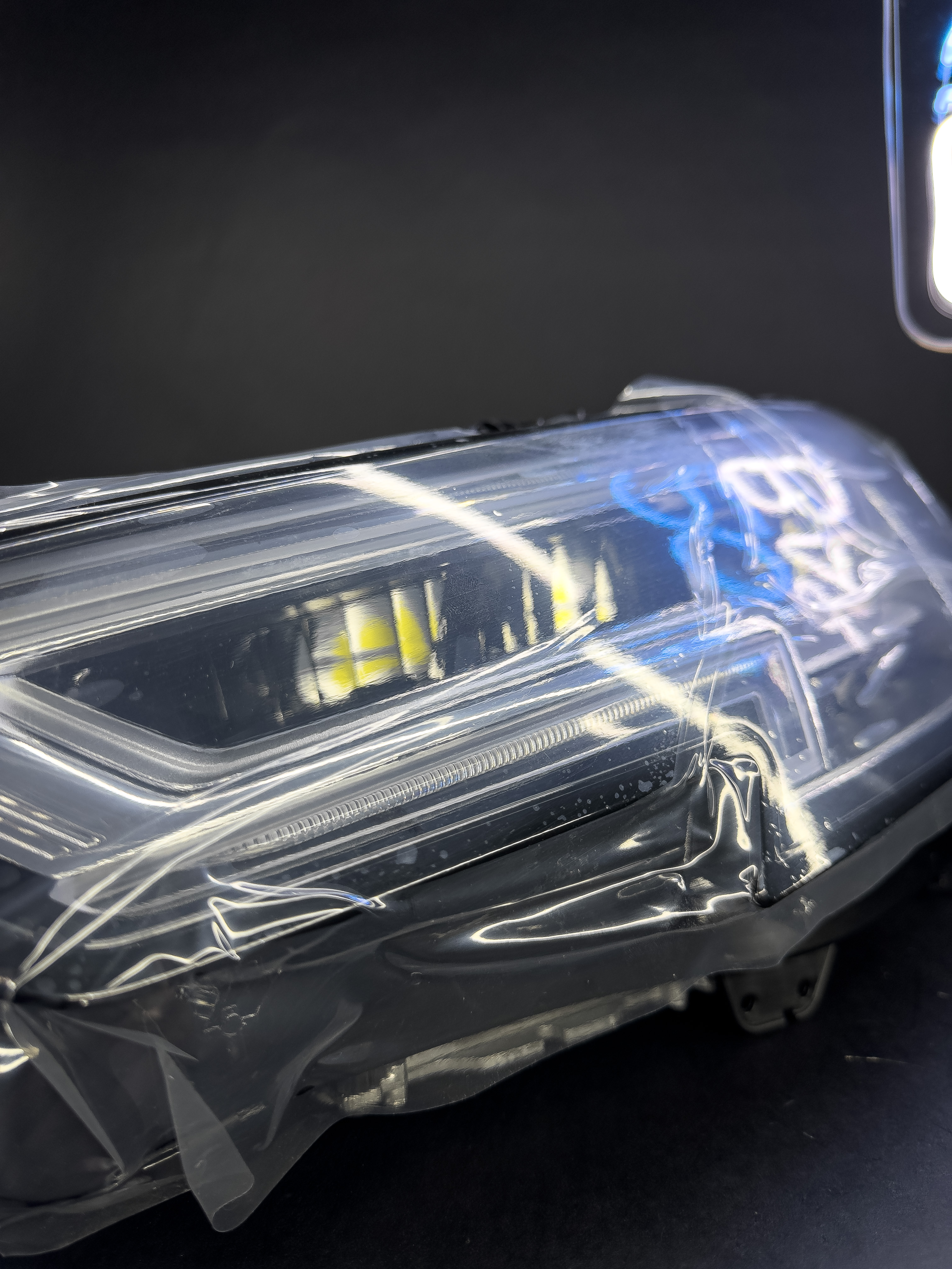 Левая фара LED для Audi A4B9 дорестайлинг (2015 - 2020) в интернет магазина 20BAR.