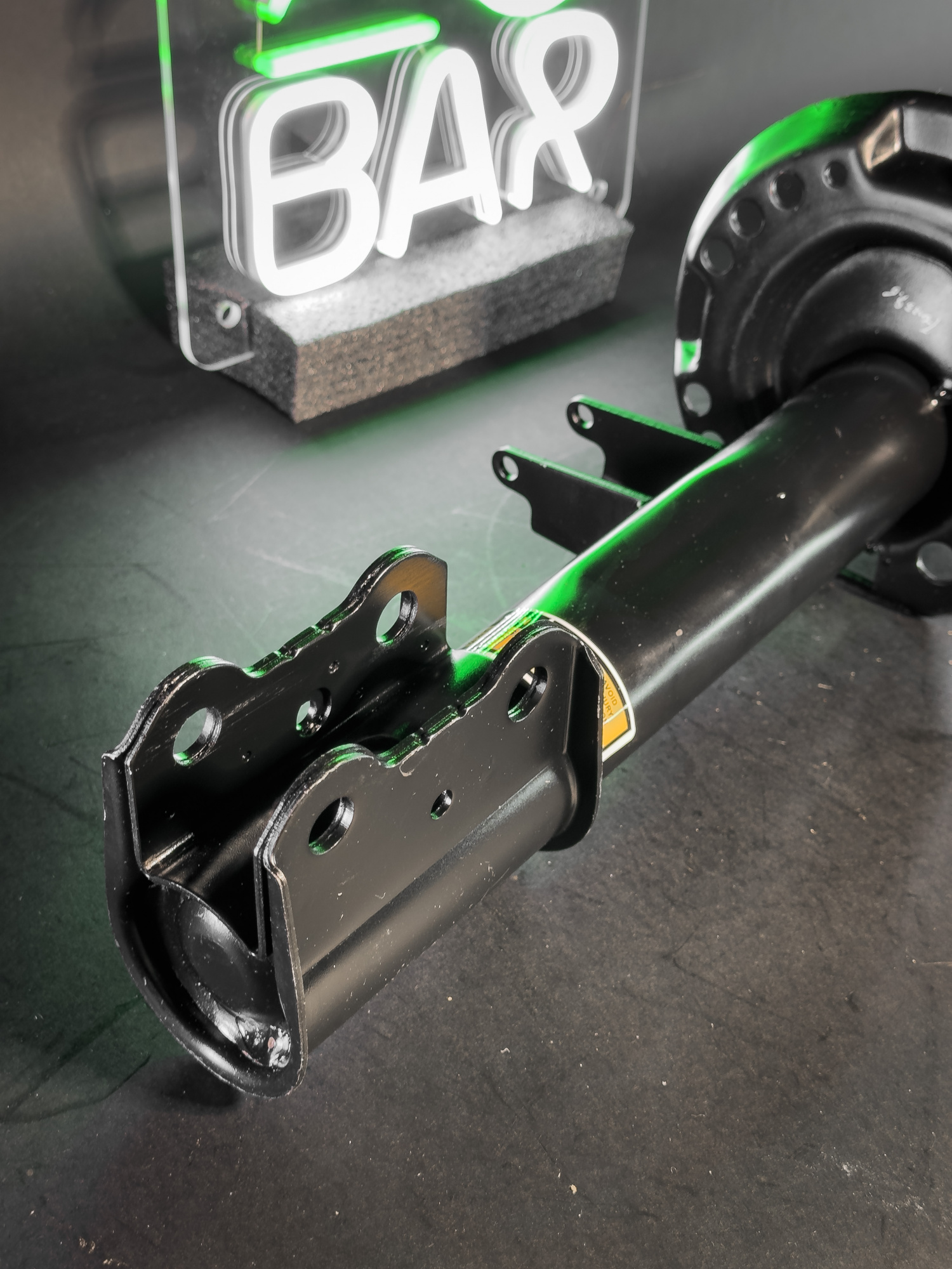 Передний правый амортизатор 20bar для GLA X156 (2013 - 2020) в интернет магазина 20BAR.