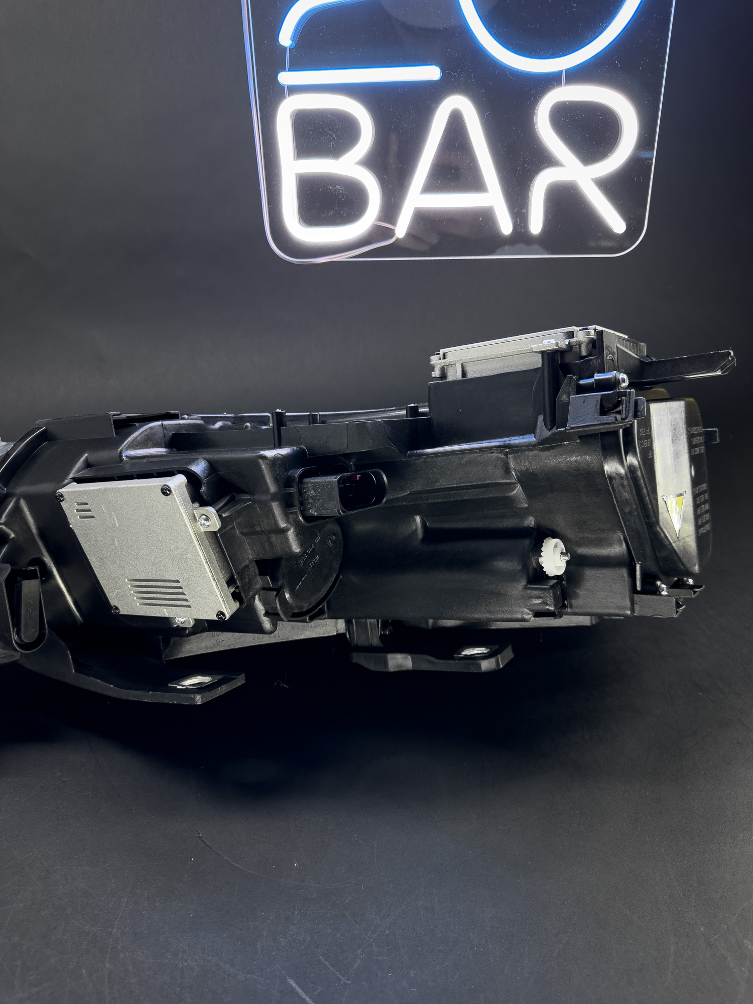 Левая фара для Audi Q3 8U дорестайлинг (2010 - 2015) в интернет магазина 20BAR.