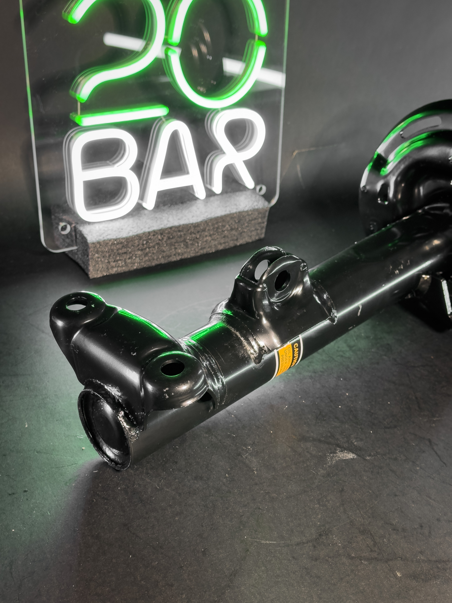 Передний амортизатор 20bar для Mercedes-Benz C-class W204 (2006 - 2015) в интернет магазина 20BAR.