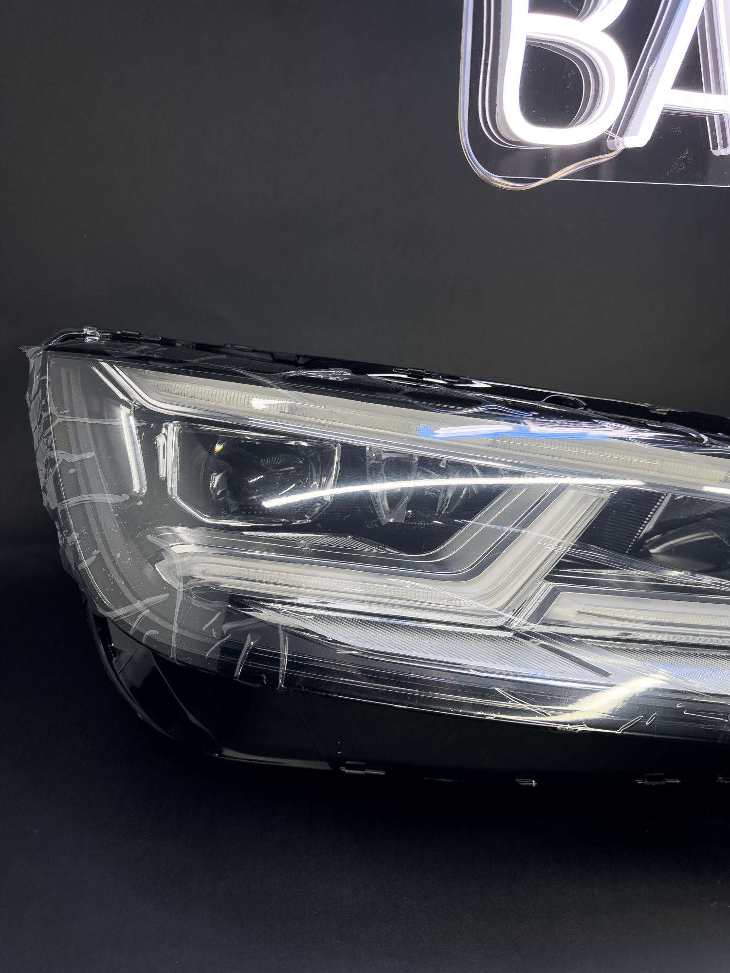 Левая фара для Audi Q5 FY дорестайлинг (2017 - 2020) в интернет магазина 20BAR.